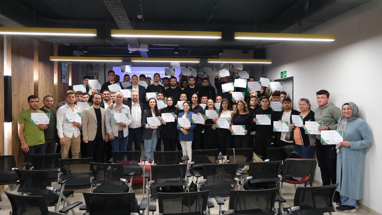 Ülkü Ocakları ve Yeşilay’dan Bağımlılıkla Mücadele Semineri