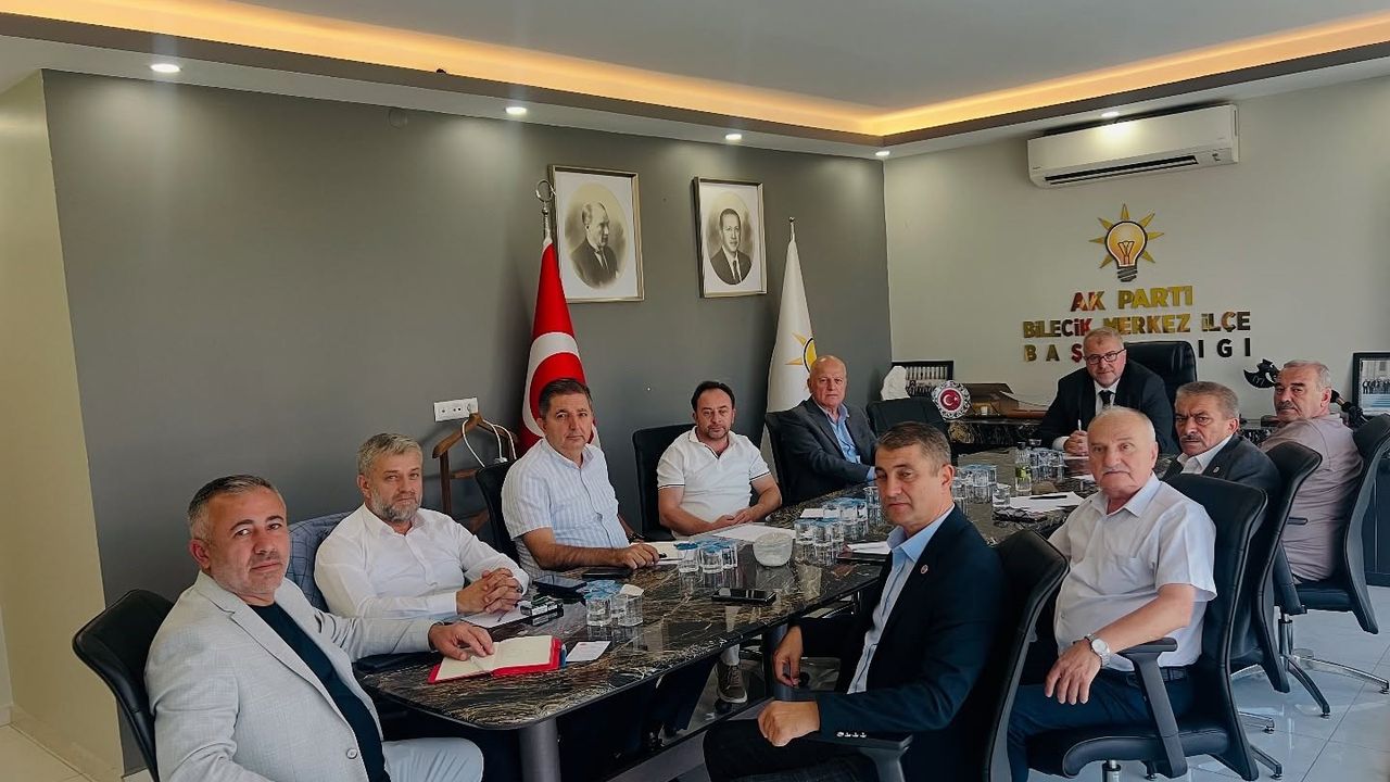 AK Parti'de yatırımlar ve projeler masaya yatırıldı