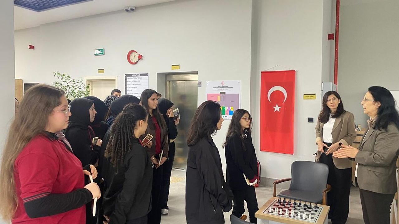 Öğrenciler Yeni Kütüphane Binasını Ziyaret Etti