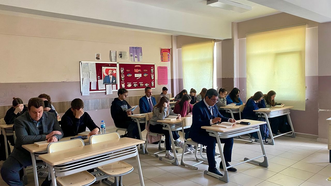 Kaymakam Özderin, “Bir Kitap Bir Dünya” Projesine Katıldı