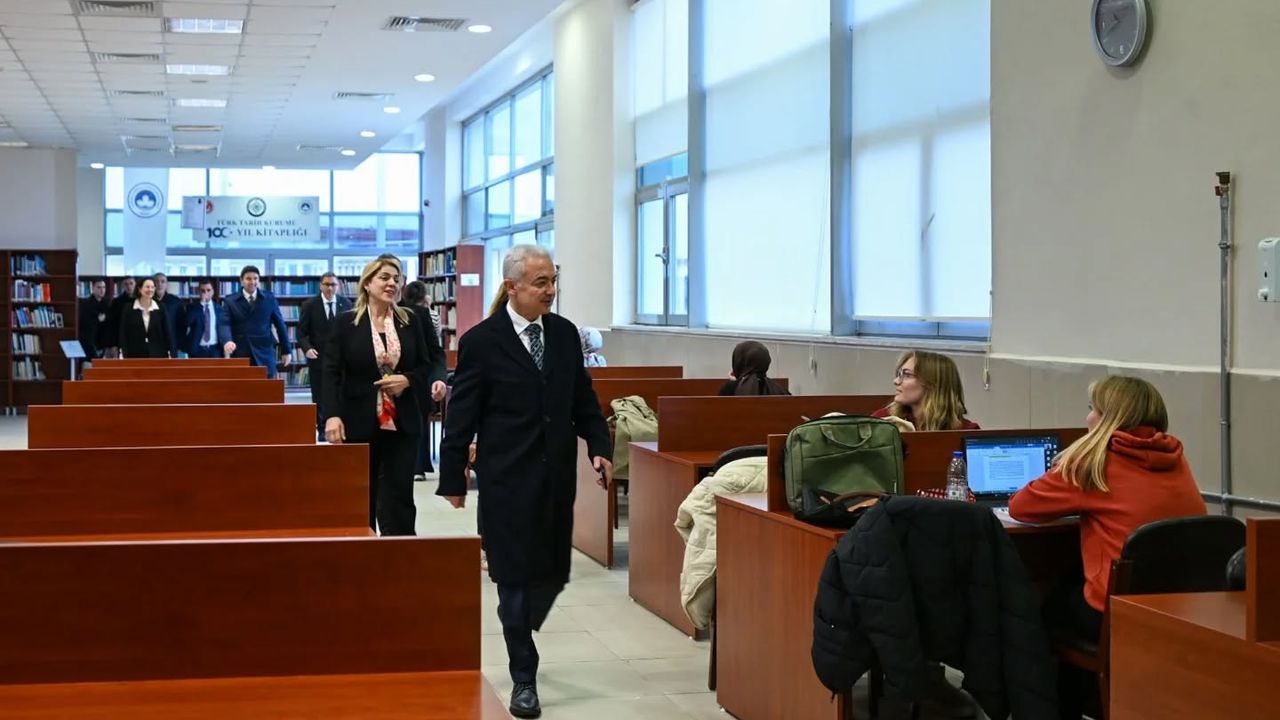 Vali Turan ve Rektör Ak’tan Kırklareli Üniversitesi Kütüphanesine Ziyaret