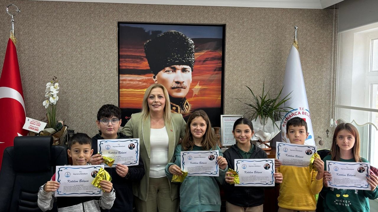 Kaynarca’da Cumhuriyet Temalı Şiir Yarışması Düzenlendi