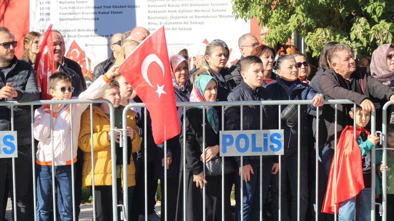 Kırklareli’nde Cumhuriyet Coşkusu Meydanlara Sığmadı
