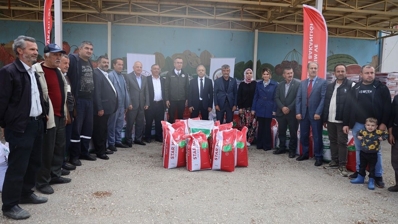 Bilecik'te çiftçilere 64 ton yem bitkisi tohumu dağıtıldı