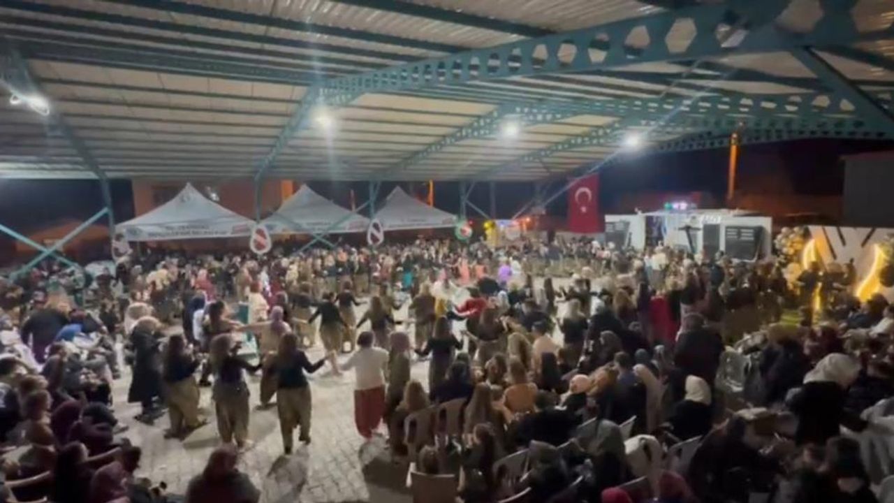 Tekirdağ'da kadınlardan renkli şalvar gecesi: 2 bin kişi katıldı