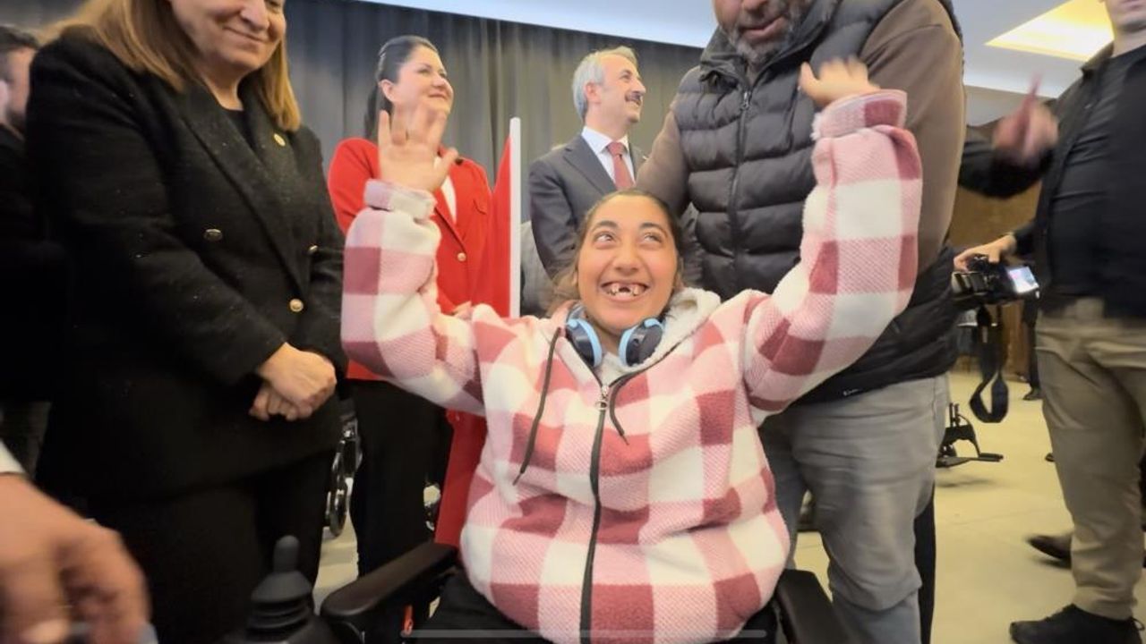 Akülü sandalyeye kavuşan vatandaşlar sevinçten ağladı