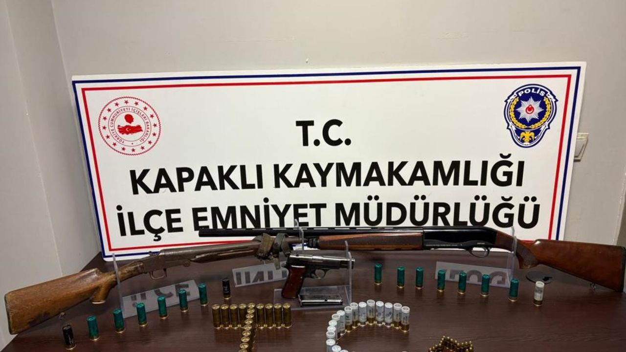 Kapaklı'da arama yapılan evde ruhsatsız tabanca ve 2 av tüfeği ele geçirildi