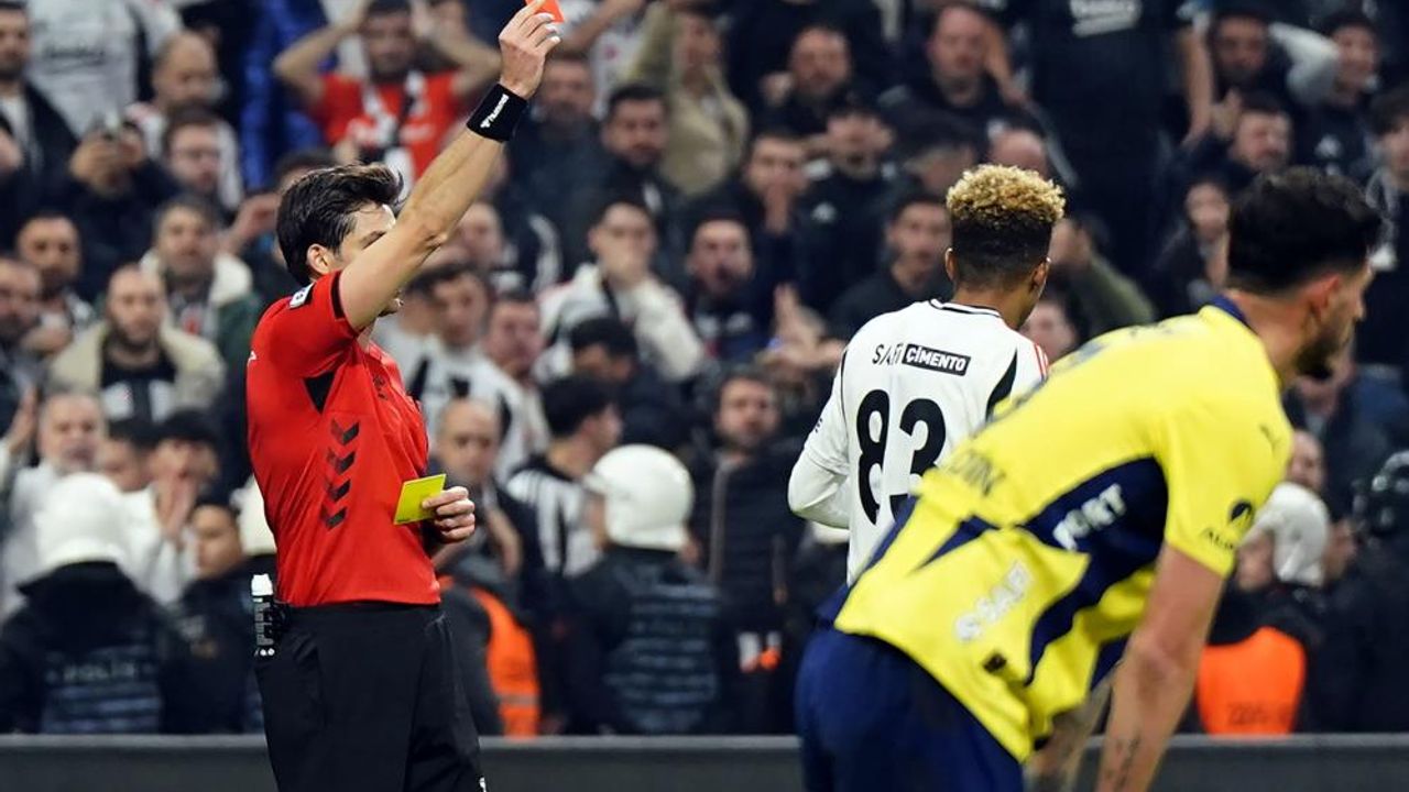 Beşiktaş ile Fenerbahçe arasındaki son 50 derbide 34 kırmızı kart çıktı