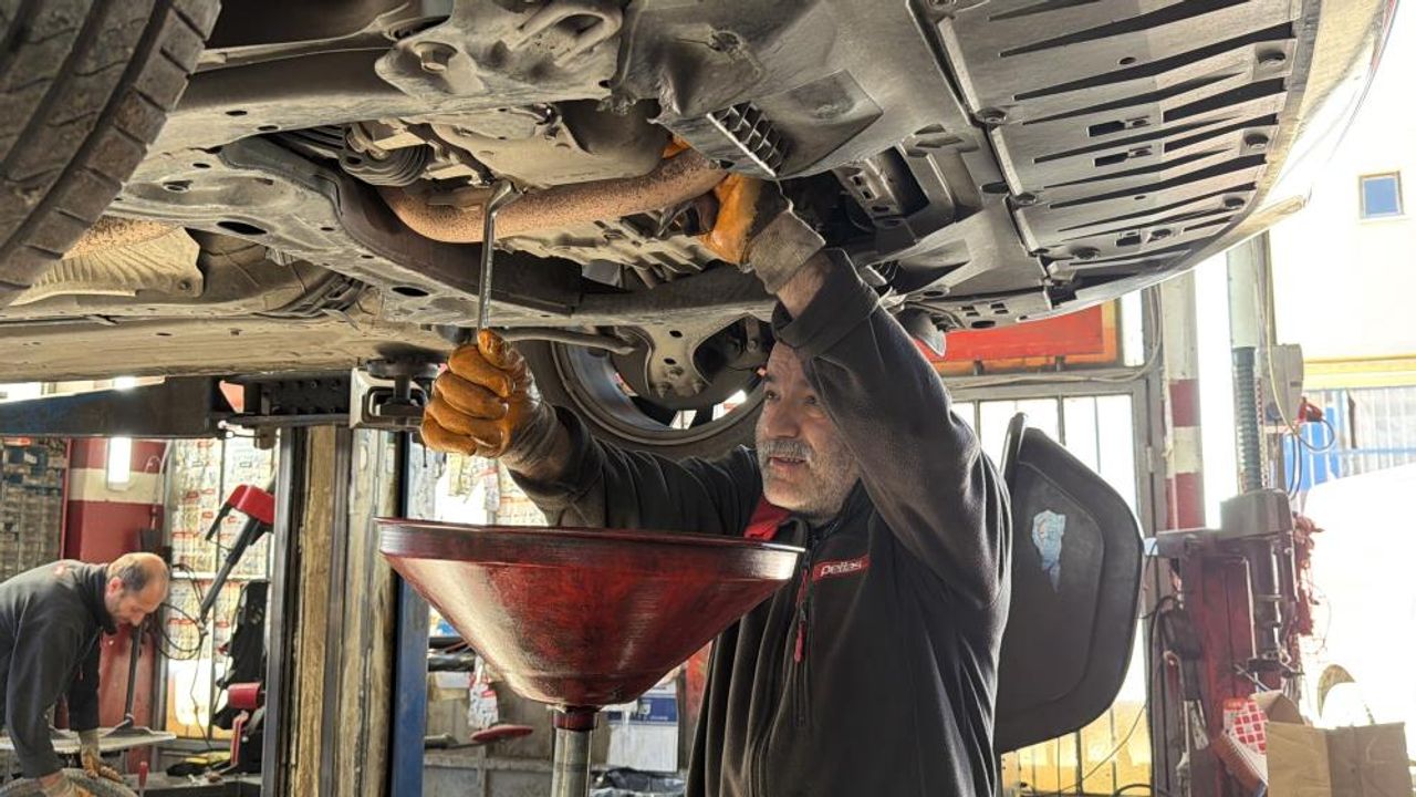 Uzmandan sürücülere kış uyarısı: "Lastik, akü ve antifrizi kontrol ettirin"