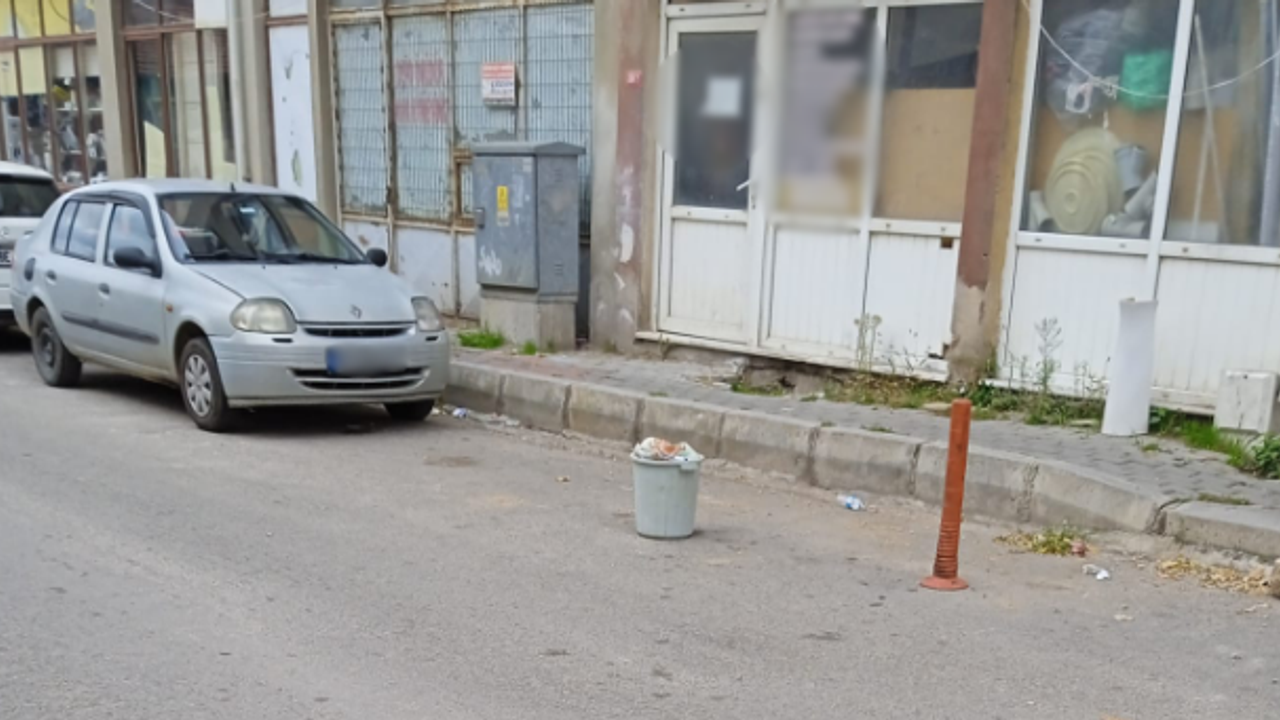 Kırklareli’nde Park Yerleri Kovalarla “Rezerve” Ediliyor
