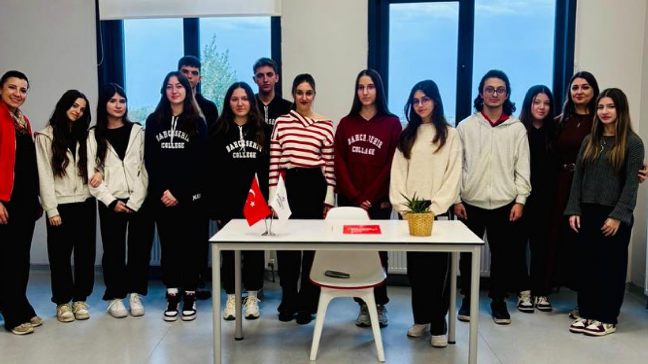 Mezun Beliz Karacalı Öğrencilerle Buluştu