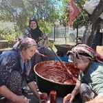 Salça kaynıyor, komşuluk pekişiyor