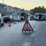 Otomobile çarpan genç motosiklet sürücüsü yola savruldu