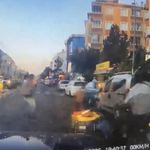 Tekerlekli sandalyedeki vatandaşın ayağına çarpıp yoluna devam etti