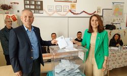 Serdar Türker, Eşi ile Birlikte Oy Kullandı