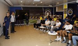 Fenerbahçe'de Başkan Ali Koç ve yönetim kurulu, futbol takımıyla bir araya geldi