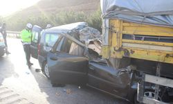 Manisa’da kamyonet tıra arkadan çarptı: 3 ölü, 1 ağır yaralı