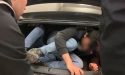 Kaçak göçmenler otomobilin bagajında yakalandı