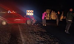 Yenice’de otomobil traktöre çarptı; 2 kişi yaralı