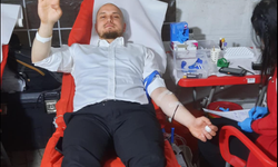 İlçe Teşkilatı Kızılay Standında Kan Bağışında Bulundu