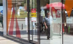 Rize'de fıkra gibi olay: Bisikleti banka kapısına kilitleyip gidince içeridekiler mahsur kaldı