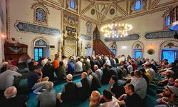 Vali Birol Ekici, Halkla Hızırbey Camii'nde Bayramlaştı