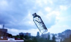 İstanbul'da yarım litrelik pet şişe suyun fiyatı 10 lira oldu