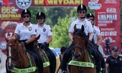 Atlı polisler Kırkpınar'da devriye geziyor