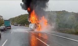 Yolcu otobüsü alev topuna döndü, yolcular tahliye edildi