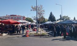 Cumartesi Pazarı Güneşli Havada Yoğun İlgi Gördü