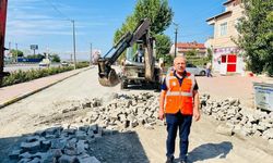 Büyükkarıştıran’da Yol ve Kaldırım Çalışmaları Sürüyor