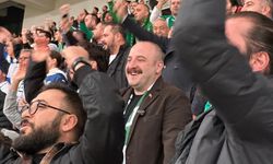 Mustafa Varank, Bursaspor maçını taraftarla izledi