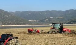 Pikniğe giden bataklığa saplandı, onları kurtarmaya gidenler de mahsur kaldı