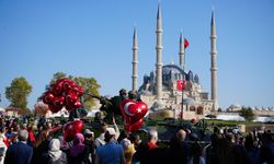 Edirne'de 101. yıl coşkusu kalabalık cadde ve sokaklara taştı