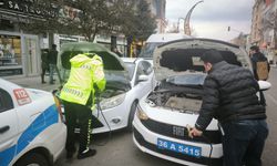 Kars’ta trafik polislerinden yürek ısıtan hareket