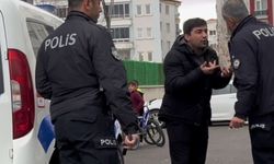 Gözaltına alınmak istenen şahıs, “Beni döv” diye polis memuruna yalvardı