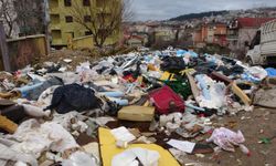 Üsküdar'da çöp ve moloz yığını krizi: Mahalleli isyan etti