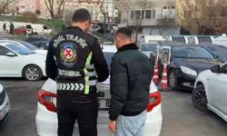 Esenyurt'ta ters yönde seyreden minibüs şoförü trafiği tehlikeye attı: O anlar kamerada