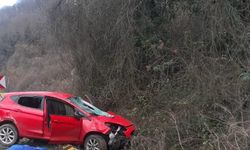 Şarampole devrilen otomobilin sürücüsü hayatını kaybetti