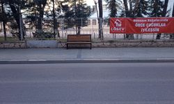 İstiklal Caddesi’ne Yeni Banklar Konuldu