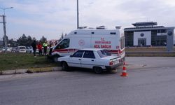 Ambulansla otomobilin çarpıştığı kaza kamerada