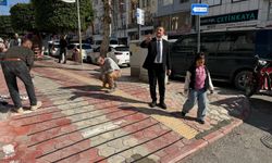Yaşlı kadının gözyaşları içerisinde acı çekmesine neden olan kaldırım saatler içinde yenilendi