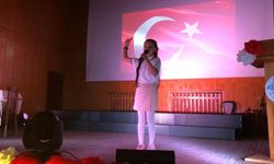 İstiklal Marşı'nı ezbere okuyan küçük Zeynep'in performansı duygulandırdı