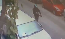 Küçükçekmece'de kaskla kamufle olmaya çalışan hırsız park halindeki motosikleti çaldı