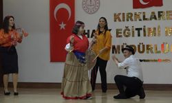 Down sendromlu öğrencilerden Trakya ve Karadeniz yörelerine ait dans gösterisi