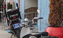 Bolu’da motosiklet plakasını boyayarak değiştiren uyanık sürücü ekiplerin gözünden kaçmadı