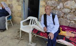 Tarihe tanıklık eden ömür: 136 yaşındaki Mehmet Reşit Ak'ın 28 çocuğu ve 250 torunu var