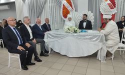 Genç Çifti Yalnız Bırakmadılar
