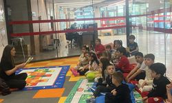 Minik Öğrencilerden Kütüphanede Masal Etkinliği