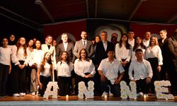 Anneler Günü Şiir Dinletisi Duygulu Anlar Yaşattı